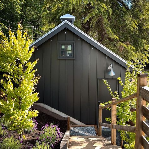 Su Casa Design on Instagram: “You've been following along on the development of this gorgeous little garden shed for a couple weeks now, and we thought there was no…” Shed With Barn Doors, Simple Garden Shed, Sheds Ideas Backyard, Black Shed, Door Plan, Simple Garden, House Shed, Deck Designs Backyard, Storage Shed Plans