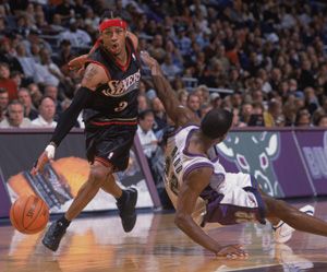 allen iverson croosover | Allen Iverson & Michael Redd Allen Iverson Crossover, C90 Honda, Cultura Hip Hop, Josh Donaldson, Best Crossover, Basketball Star, Nba Pictures, Nba Legends, Sport Icon