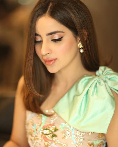 Saboor Ali, Sajal Ali, Pakistani Actress, Hijabi Fashion, Stylish Girl, Stylish Outfits, Diva, Girl Outfits, Actresses