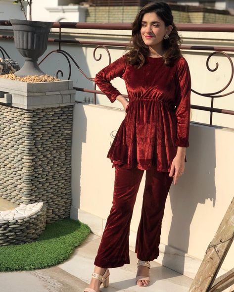 Velvet Dresses Outfit, Velvet Kurti, Velvet Suit Design, Girls Velvet Dress, Girls Dresses Sewing, Velvet Dress Designs, Cute Casual Dresses, Pakistani Fashion Casual, Cord Set