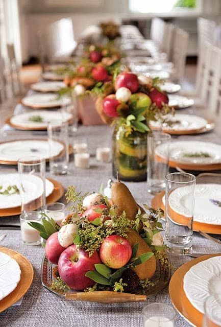 Apple Centerpieces, Fruit Table, Flower Table Decorations, Apple Wedding, Expensive Flowers, Fruit Centerpieces, Fruit Wedding, Tree Centerpieces, Porcelain Tray