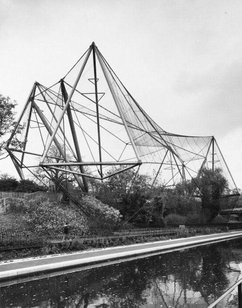 Aviary (Londres, 1963)_Cedric Price Cedric Price, Urban Intervention, Architecture Life, Bird House Kits, Minimal Architecture, Archi Design, Regents Park, London Zoo, Architecture Photo