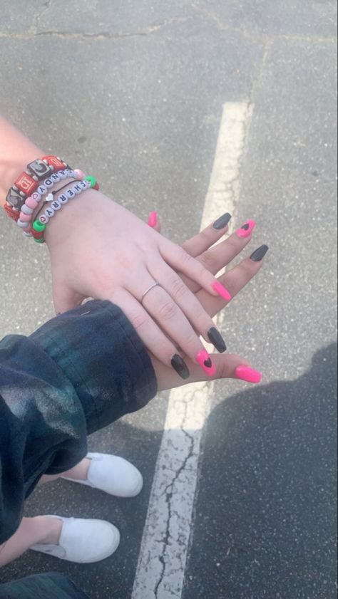 Yungblud Inspired Nails, Yungblud Nails, Lil Peep Nails, Band Nails, Nails Desing, Black Heart, Simple Nails, Nail Inspo, Acrylic Nails