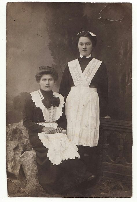 Russian Clothing, Imperial Russia, Maid Outfit, Victorian Women, Aprons Vintage, Edwardian Era, Historical Dresses, Antique Photos, Black And White Pictures