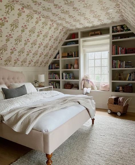 Attic Storage Solutions, Bedroom Ideas Master, Storage Solutions Bedroom, Decorating Bedroom, Wallpaper Ceiling, Attic Bedrooms, New Bed, Attic Storage, Attic Bedroom