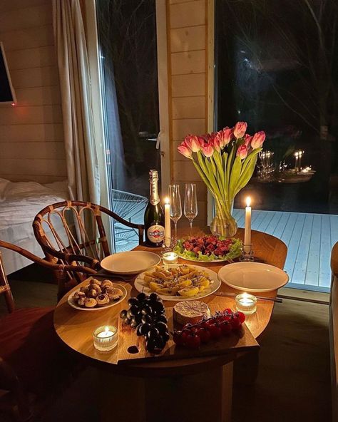 Candlelight Dinner, Aesthetic Couple, Romantic Night, Interesting Food, Tulips Flowers, Interesting Food Recipes, Dinner Table, Tulips, Flowers