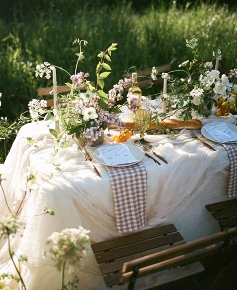 Backyard Dinner Party Table, Dinner Party Checklist, Gingham Wedding, Outdoor Dinner Parties, Dinner Party Table, Wedding Event Decor, Picnic Wedding, Table Scape, Garden Party Wedding