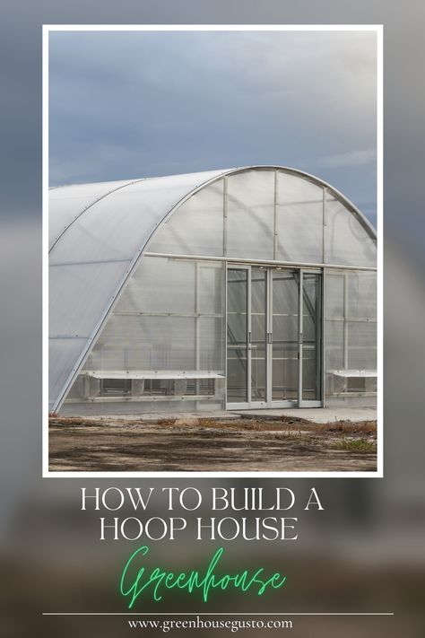 A hoop house can be made using various materials such as metal stakes, PVC pipe, and plastic wrap. The latter adds a layer of protection to the plants and prevents them from freezing. Creating an arch effect is also a great way to add visual interest to the structure. Hoop House Greenhouse, Make A Greenhouse, Greenhouse Tips, Greenhouse Panels, House Greenhouse, Hoop House, Knee Wall, Build A Frame, Building Permits