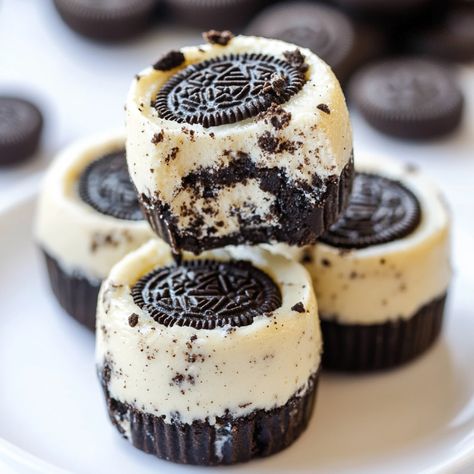 Mini Oreo Cheesecake Bites, Mini No Bake Cheesecake, Smooth Cheesecake, Cheesecake Cups Recipe, Oreo Cheesecake Bites, Mini Oreo Cheesecake, Cheesecake Balls, Peach Pound Cakes, Oreo Desserts