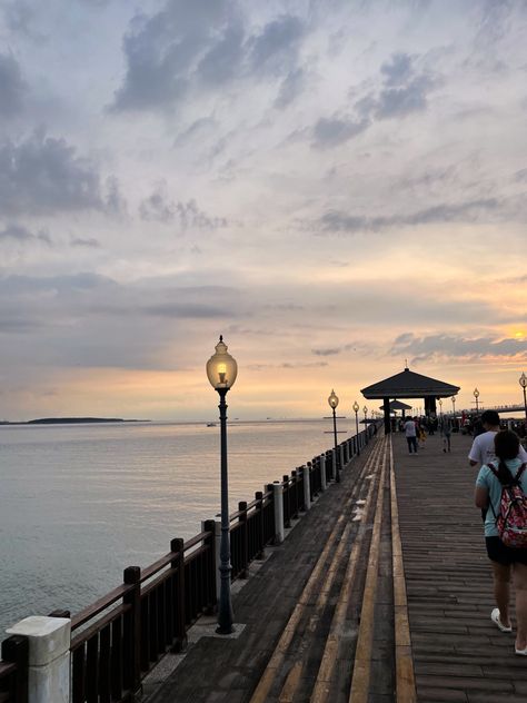 beach town East Coast Beach Town Aesthetic, Coastal Small Town Aesthetic, Small Town Restaurant Aesthetic, Small Town Beach Aesthetic, Small Coastal Town Aesthetic, Small Beach Town Aesthetic, Suburban Legends, Wip Aesthetic, Beach Town Aesthetic