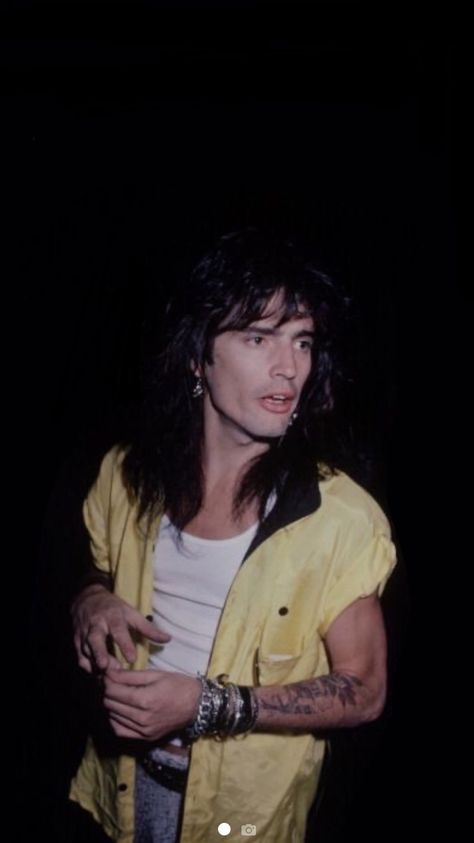 Tommy Lee Wallpaper, Tommy Lee 90s, Tommy Lee Motley Crue, Motley Crue Nikki Sixx, Pam And Tommy, 80s Men, 80s Hair Bands, Motley Crüe, Drummer Boy