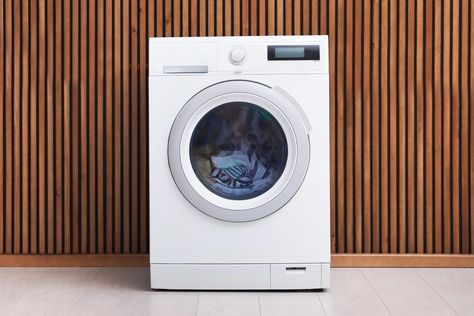 The 2 Ingredients You Should Be Putting in Your Washing Machine Vinegar In Laundry, How To Whiten Clothes, Clean Your Washing Machine, Washing Machine Repair, Vinegar Uses, Clean Washing Machine, Mildew Smell, Diy Cleaners, Doing Laundry