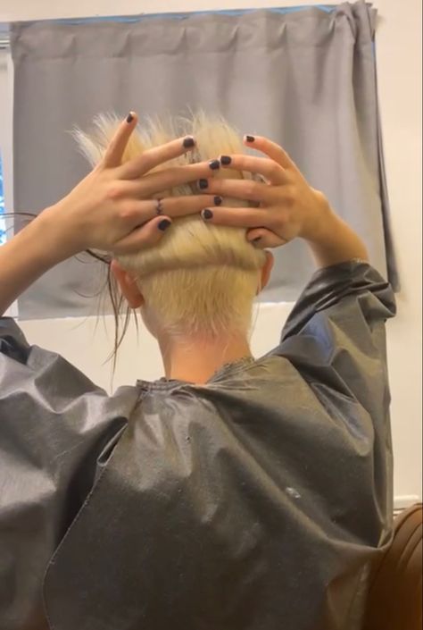 Bleached Undercut Long Hair, Undercut Bleached Hair, Bleached Undercut, Hair With Undercut, Black Bun, Undercut Long Hair, Undercut Hairstyles, Hair Haircut, Bleached Hair