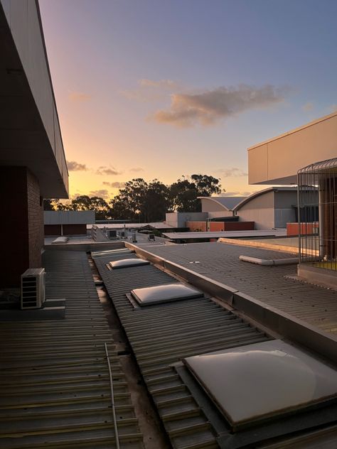 roof, sky, sunset, buildings, clouds, rooftop, school, aesthetic, friends, inspo, dusk School Rooftop Aesthetic, School Aesthetic Friends, School Rooftop, Aesthetic Friends, Sky Sunset, School Aesthetic, Opera House, Sydney Opera House, Roof