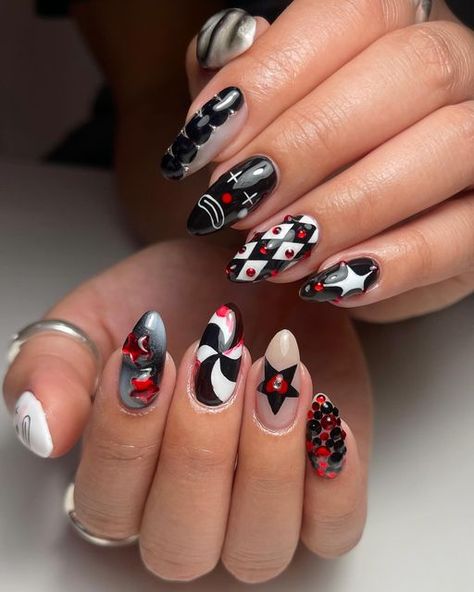 Rebecca Ramsdale on Instagram: "Welcome to my circus 🤡 clown freestyle for @vanessaokafo 🖤 #clownnails #circusnails #alternativenails" Designs To Put On Nails, Jester Nail Art, Alt Goth Nails, Goth French Nails, Black And Red Manicure, Harlequin Nails, Clown Nail Designs, Halloween Nails Clown, Circus Ringmaster Nails