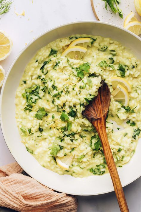 CREAMY Lemon and Herb Risotto! 10 ingredients, vegan, gluten-free, SO comforting! #minimalistbaker #recipe #plantbased #lemon #risotto Lemony Risotto, Dairy Free Risotto, Herb Risotto, Vegan Pastas, Lemon Risotto, Vegan Risotto, Parmesan Risotto, Minimalist Baker, Vegan Parmesan