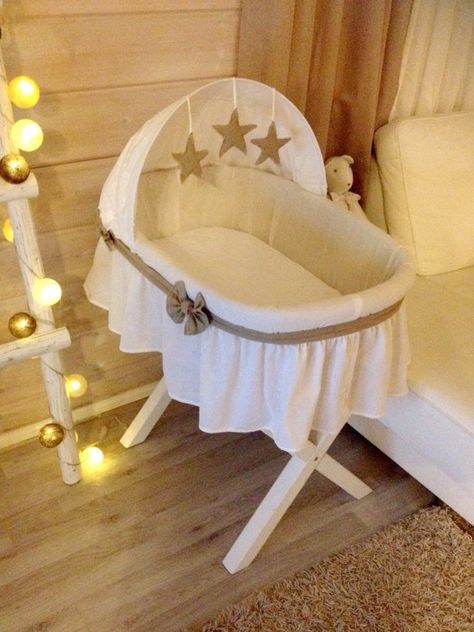 Diy Moses Basket, Baby Basinets, Cradles And Bassinets, Baby Crib Diy, Baby Room Rug, Crochet Sets, Nursery Bassinet, Baby Beds, Baby Doll Bed