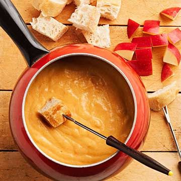 Cider-Cheese Fondue Cheese Fondue Dippers, Best Cheese Fondue, Cheese Fondue Recipe, Fondue Dippers, Pumpernickel Bread, Fondue Recipes Cheese, Fondue Recipe, Hard Apple Cider, Fondue Recipes