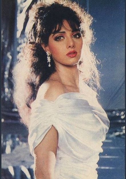 Sri Devi 90s, Sri Devi Actress, 90s Fashion For Women, Sri Devi, Indian Celebrity, 90s Fashion Women, Retro Bollywood, Movies Quotes, 90s Bollywood