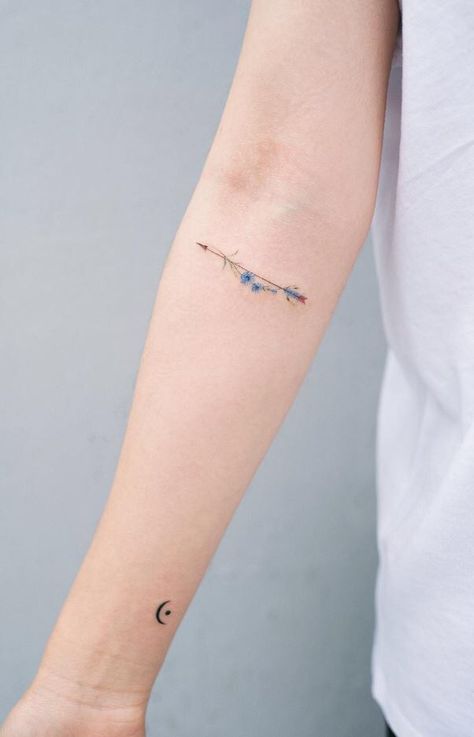 Flower Arrow, Sagittarius Tattoo, Corn Flower, Shape Tattoo, Muster Tattoos, Meaningful Tattoos For Women, Small Girl Tattoos, Small Meaningful Tattoos, Cute Small Tattoos