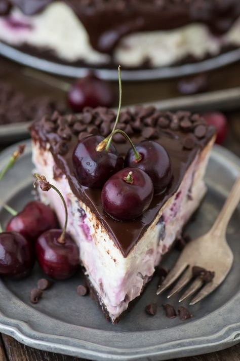 Fresh chocolate cherry cheesecake recipe with a chocolate crust, fresh cherries baked into the cheesecake, dripping with ganache. Chocolate Cherry Cheesecake, Recipes Cheesecake, Cherry Cheesecake Recipe, Delicious Cheesecake Recipes, Philadelphia Torte, Pudding Chia, Chocolate Crust, Cherry Cheesecake, Cherry Recipes