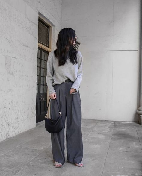 Linen Trousers Outfit, Gray Trousers, Trousers Outfit, Trouser Outfit, Jenni Kayne, Oversized Crewneck, Grey Trousers, Boyfriend Style, Gray Linen