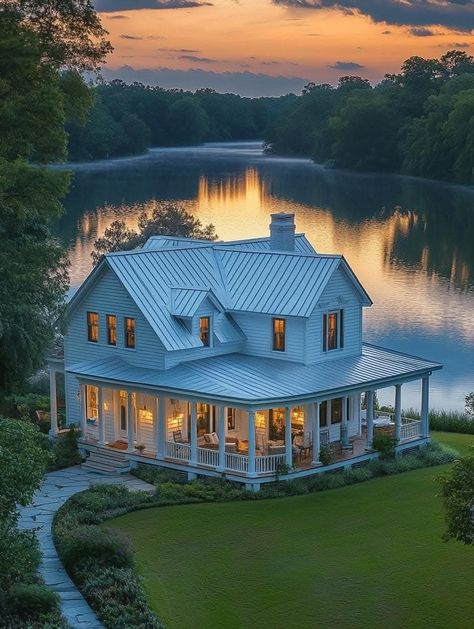 Nashville Tennessee Houses, Best Friend Houses Connected, Huge Lake House, House In North Carolina, House With Acres, Nantucket Mansion, North Carolina Houses, House Near Water, Large Beach House