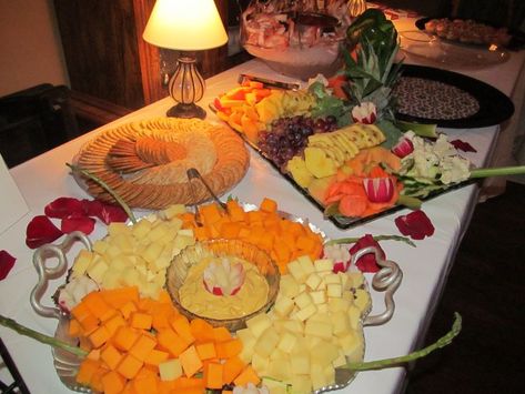 1960s lessons on cocktail parties - The Vintage News 60s Party Food, 1960 Recipes, 60s Food, Dinner Party Food, Sweet Snack Mix, 1960s Food, Men Cocktail, 60's Party, Sophisticated Party