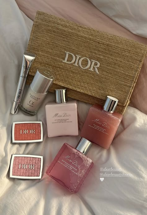 Soft Girl Makeup, Dior Capture Totale, Dior Collection, Dior Makeup, Dior Beauty, Pink Girly Things, Miss Dior, Beauty Room, Summer Makeup