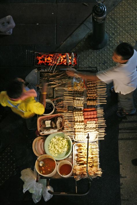 Bangkok At Night, Street Food Thailand, Filipino Street Food, Food Vendor, Bangkok Food, Street Food Market, Food Stand, Asian Street Food, Thailand Food