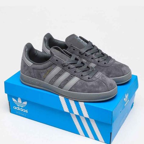 Adidas Broomfield Wolf Grey Adidas Broomfield, Black Nike Shoes, Liner Socks, High Quality Shoes, Shoe Show, Black Nike, Toe Designs, Lace Closure, Top Shoes