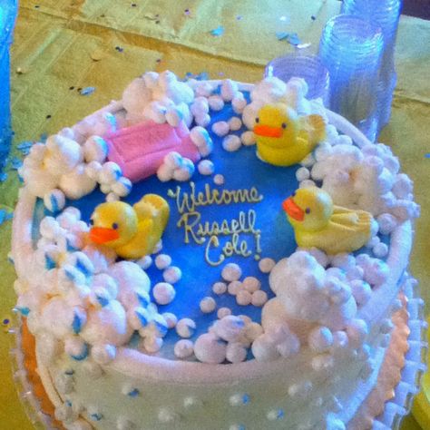 Bubble bath baby shower cake Bubble Bath Cake, Bubble Bath Baby Shower Theme, Dq Cake, Nanny Activities, Ducky Baby Shower, Rubber Ducky Baby Shower, Twins Baby Shower, Just Cakes, Baby Shower Cake