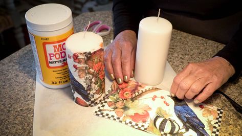 DIY candle with a napkin and mod podge. Modge Podge Candles, Mod Podge Candles, Preschool Spring, Candle Projects, Mod Podge Crafts, Candle Crafts Diy, Rose Gold Decor, Electric Candles, Diy Candle