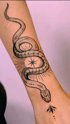 Crystal Ball Tattoo, Traditional Snake Tattoo, Ouroboros Tattoo, Cobra Tattoo, Snake Tattoos, Serpent Tattoo, Petit Tattoo, Snake Tattoo Design, Tattoos Geometric