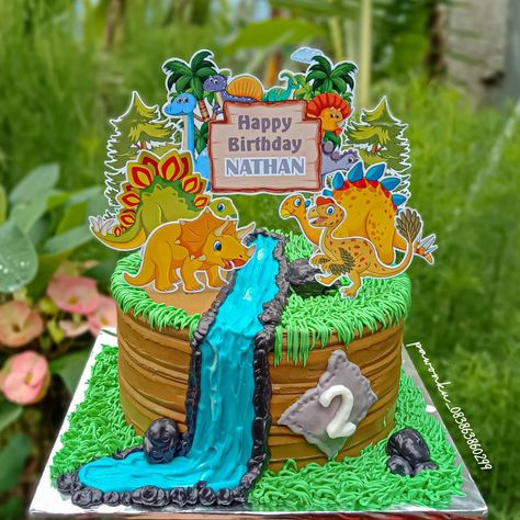 Topper Dinosaurus, Cake Pic, Telur Ayam, Whipped Cream Cakes, Chocolate Drip Cake, Chocolate Drip, Dino Party, Baby Themes, Fondant Figures