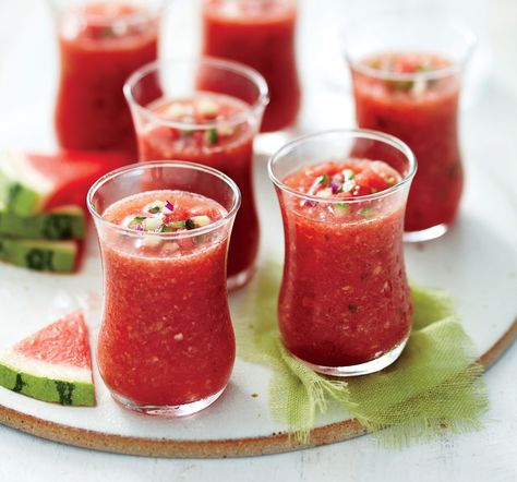 Watermelon Gazpacho Recipe, Watermelon Soup, Spanish Soup, Gazpacho Soup, Gazpacho Recipe, Chilled Soup, Easy Summer Dinners, Summer Soup, Watermelon Gazpacho