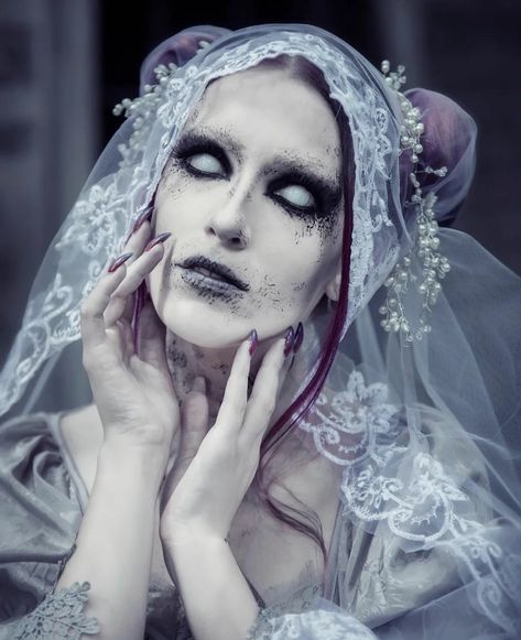 Ghost Bride Makeup Halloween, Ghost Bride Makeup, Halloween Dead Bride, Bride Makeup Halloween, Ghost Bride Costume, Dead Bride, Ghost Bride, Bride Costume, Ghost Costume