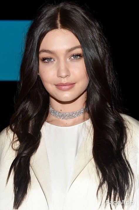 Gigi Hadid Brunette, Gigi Hadid Brunette Hair, Jelena Hadid, Gigi Hadid Beauty, Gigi Hadid And Zayn, Bella Gigi Hadid, Gigi Hadid Style, Change Hair, Hadid Style