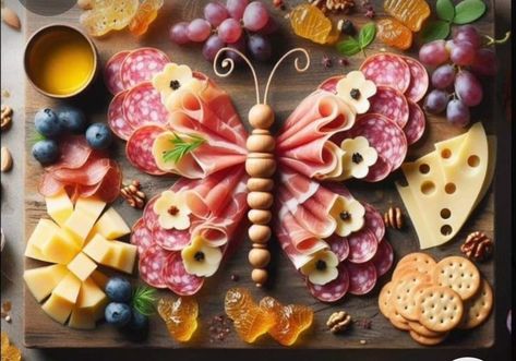 Charcuterie Board Meats, Charcuterie Appetizers, Amazing Food Decoration, Catering Ideas Food, Charcuterie Inspiration, Charcuterie Platter, Tea Party Food, Party Food Platters, Charcuterie And Cheese Board