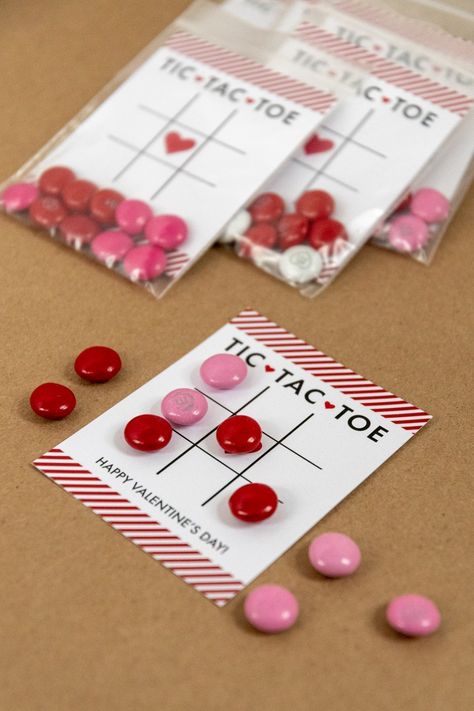 Tic Tac Toe Valentines Printable, Valentine's Printables Free, Valentine Tic Tac Toe Printable Free, Kids Valentine’s Day Gifts, Free Printable Valentine Cards For Kids, Valentine’s Day Cards For Kids, Free Printable Valentines Day Cards, Valentine Tic Tac Toe, Tic Tac Toe Valentine