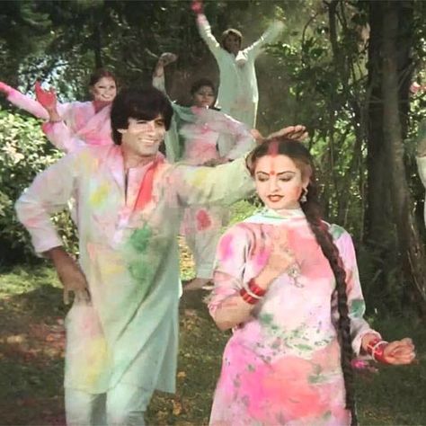 Happy holi! Retro Bollywood!! The legendary Amitabh and Rekha in Silsila, this lady looks hot covered in paint and we have to say she looks even better now style star! #rekha #holi #bibilondon #amitabh #happyholi #bollywoodstyle Holi Special, Retro Bollywood, Vintage Bollywood, Color Festival, Amitabh Bachchan, Bollywood Movie, Happy Holi, Bollywood Celebrities, Bollywood Movies