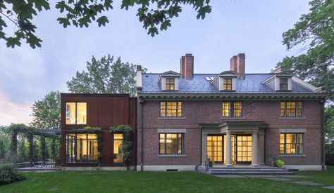 This New England mansion proves it's possible to decorate a home that pairs museum-worthy art with family-friendly furniture. | archdigest.com Modern Addition To Old House, Georgian Revival Homes, Dezeen Architecture, Massachusetts Houses, Brick Structure, Fantasy Farm, House Development, Georgian Revival, Modern Georgian