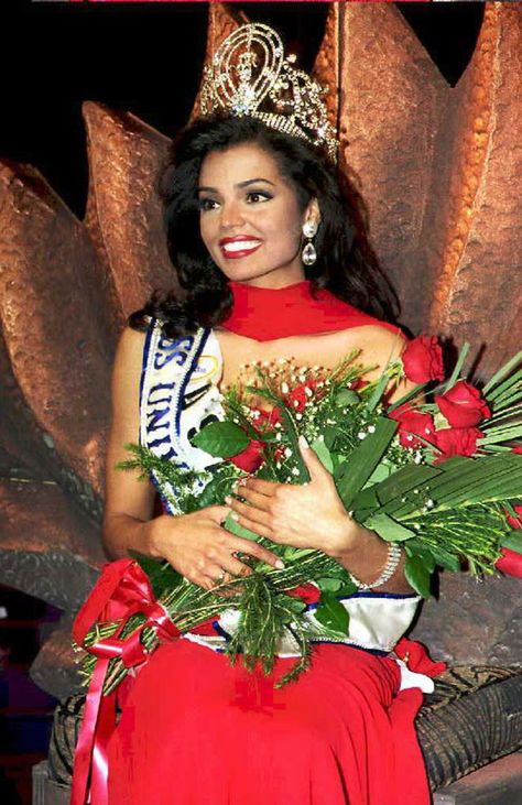 Miss Universe 1995, Ms Universe, Black Southern Belle, Pageant Queen, Miss Texas, Texas Women, Cities Of The World, Miss Usa, Miami Beach Florida