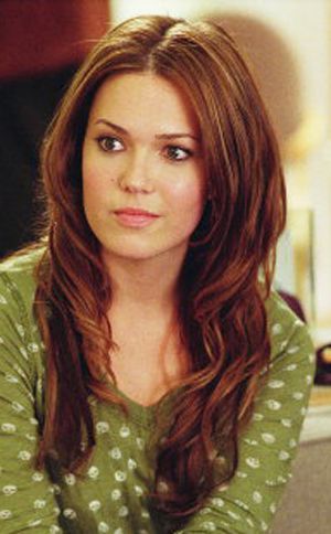 I want this hairstyle... Mandy Moore in "Because I Said so" Mandy Moore Red Hair, Mandy Moore Because I Said So Hair, Mandy Moore Hair Color, Mandy Moore Because I Said So, Because I Said So Movie, Mandy Moore Wedding, Brunette Layers, Mandy Moore Hair, Toned Spring