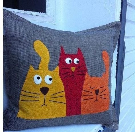 Artisanats Denim, Cat Quilt Patterns, Applique Cushions, Sewing Cushions, Cat Applique, Cat Quilt, Sewing Pillows, Denim Crafts, Cat Pillow