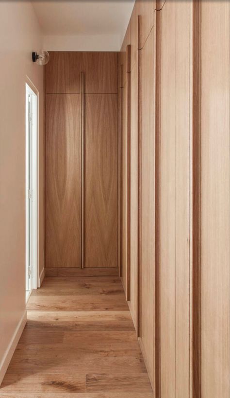 Architecture Renovation, Oak Wardrobe, Wooden Closet, Joinery Design, 아파트 인테리어, Wardrobe Doors, Wooden Cabinets, Furniture Details, Wardrobe Design