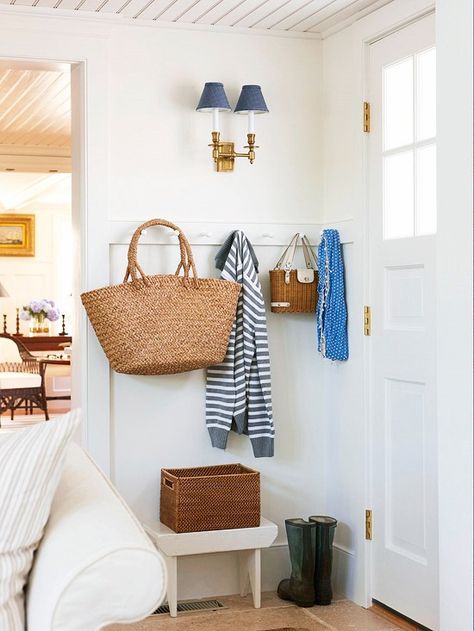 Use hooks and a clutter-gathering basket behind the front door to create an entryway in a small space. Corner Bench With Storage, Nantucket Style, Mudroom Decor, Corner Storage, Home Fix, Bench Plans, Small Entryway, Small Space Living, Decoration Design