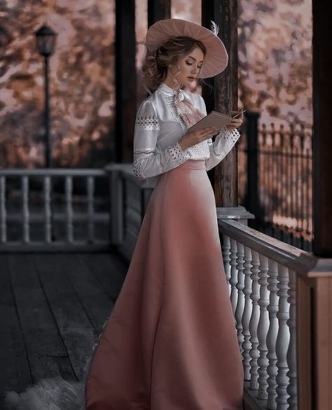 Vintage Outfits 1800s Aesthetic, Victorian Governess Dresses, 1884 Fashion Women, Colonial Outfit For Women, Old Fashion Women Vintage, Modern 1800s Fashion, 1800s Outfit Women, Victorian England Fashion, Fantasy Victorian Fashion