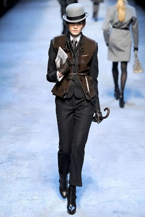 ...but steampunk is passe' even in alt fashion...says one commentator.  I am thinking...no. Moda Steampunk, Mode Steampunk, Dandy Style, Parisienne Chic, Victorian Steampunk, Steampunk Costume, Alt Fashion, Edwardian Fashion, Steampunk Fashion