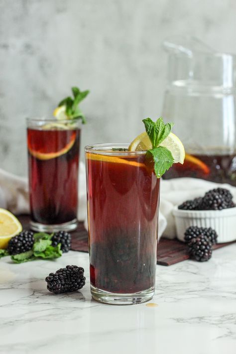 Infused Iced Tea, Blackberry Iced Tea, Blackberry Tea, Afternoon Tea At Home, Iced Tea Recipes Homemade, Homemade Iced Tea, How To Freeze Blackberries, Iced Tea Recipe, Blackberry Syrup